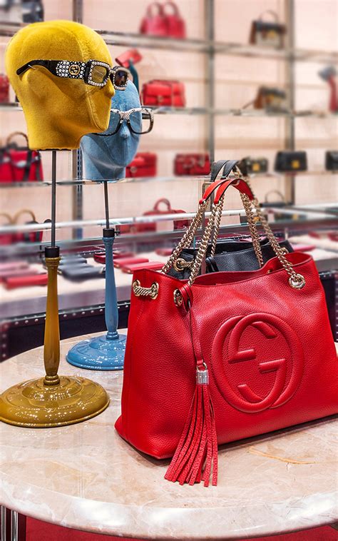 outlet gucci a londra|gucci outlet bicester village.